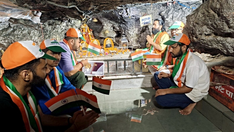 Acharya Vipin Joshi performs special ritual prayers for the the successful landing of Chandrayaan-3 ahead of its landing on the moon on August 23, at Vaishno Devi Cave temple Tapkeshwar Temple, in Dehradun on Tuesday. Chandrayaan-3