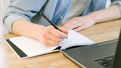 pexels-ivan-samkov-4240497