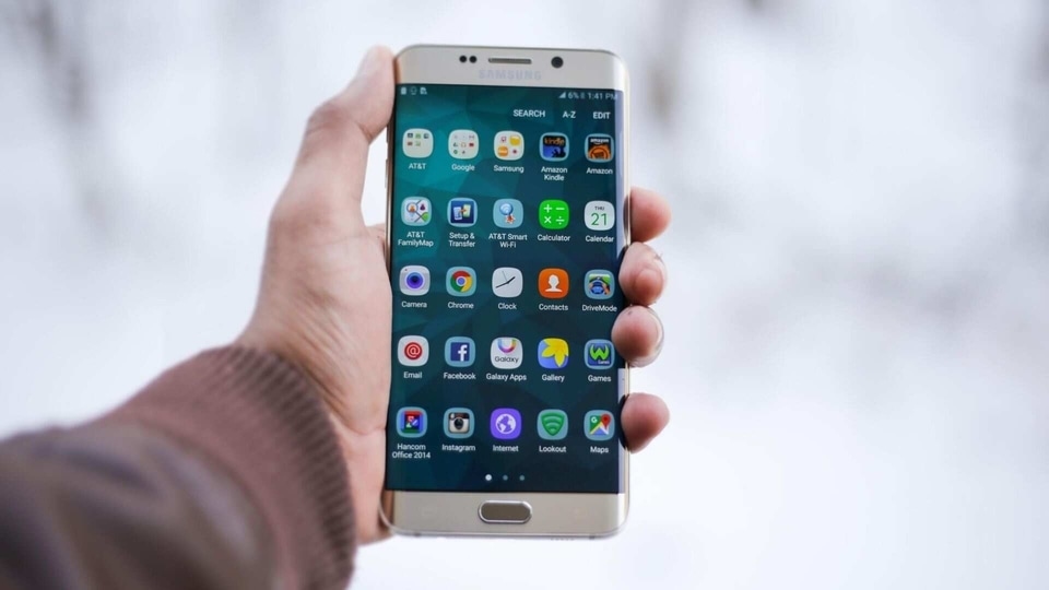 The latest Samsung Bixby feature will let your phone mimic your voice, but the results are rather disconcerting. Samsung Bixabay