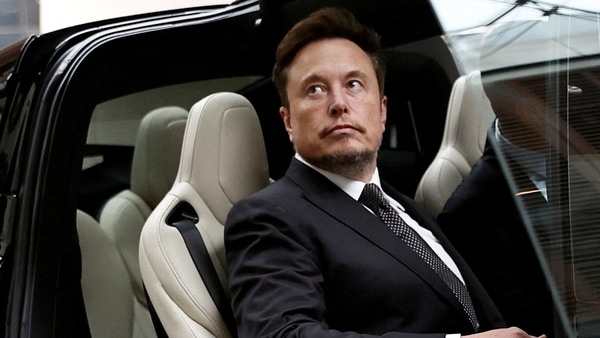 https://www.mobilemasala.com/tech-gadgets/Elon-Musks-controversial-Tesla-drive-breaks-laws-has-terrifying-moment-but-police-unmoved-i164057