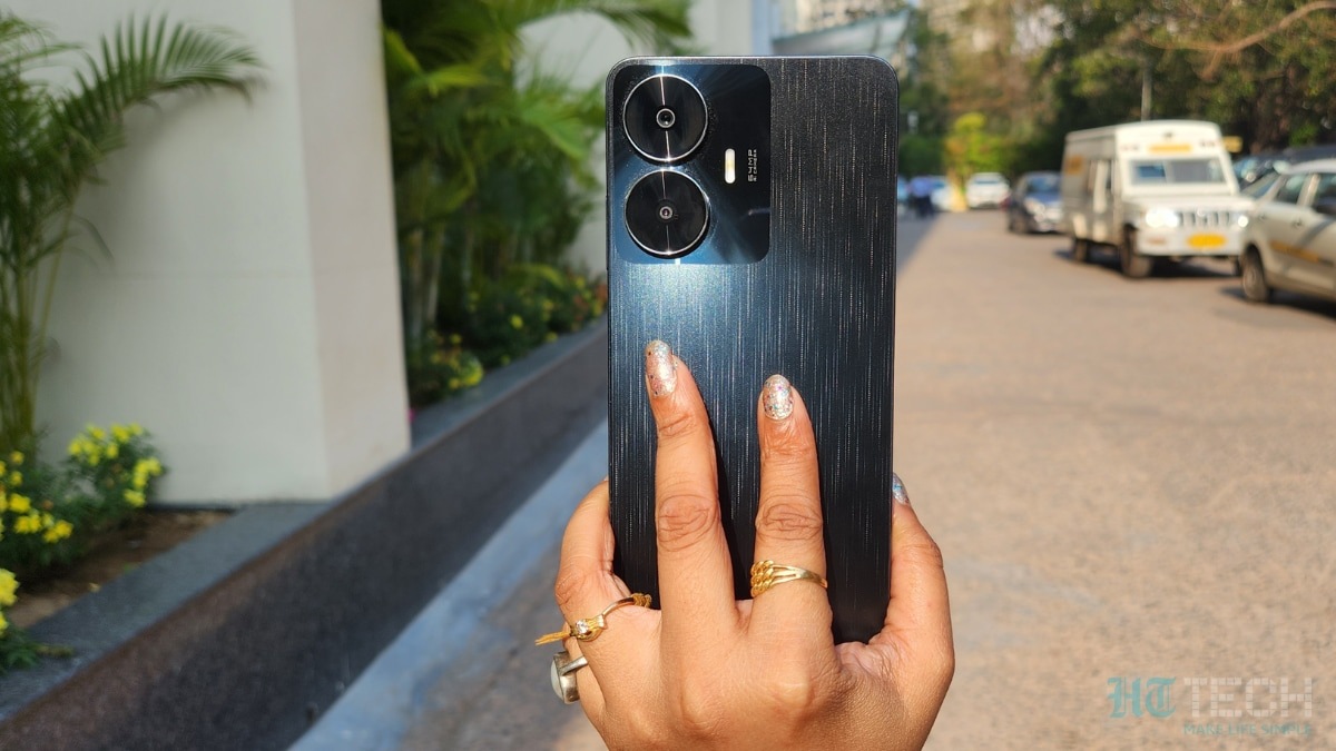 These amazing offers available on the several smartphones of the realme ultimately make them more affordable to you. The sale has already started so don’t delay further and start shopping before it ends. Realme C55