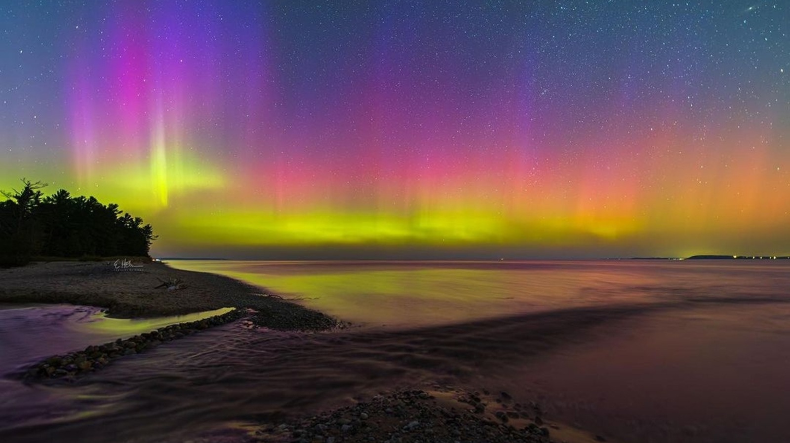 G2 geomagnetic storm hits Earth, sparks auroras in the US
