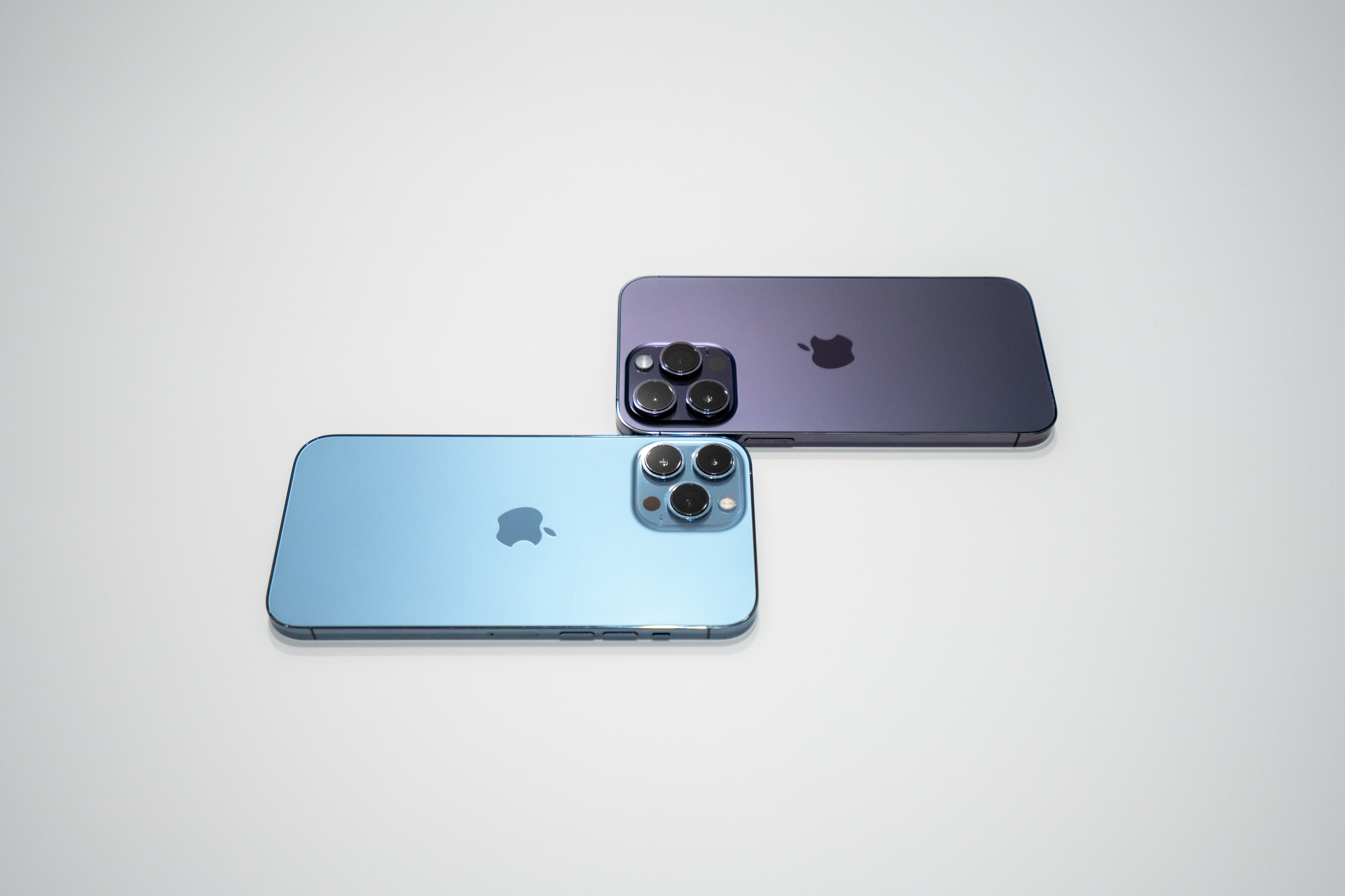 iPhone 15 vs iPhone 15 Pro Max main camera size differences revealed: watch  video