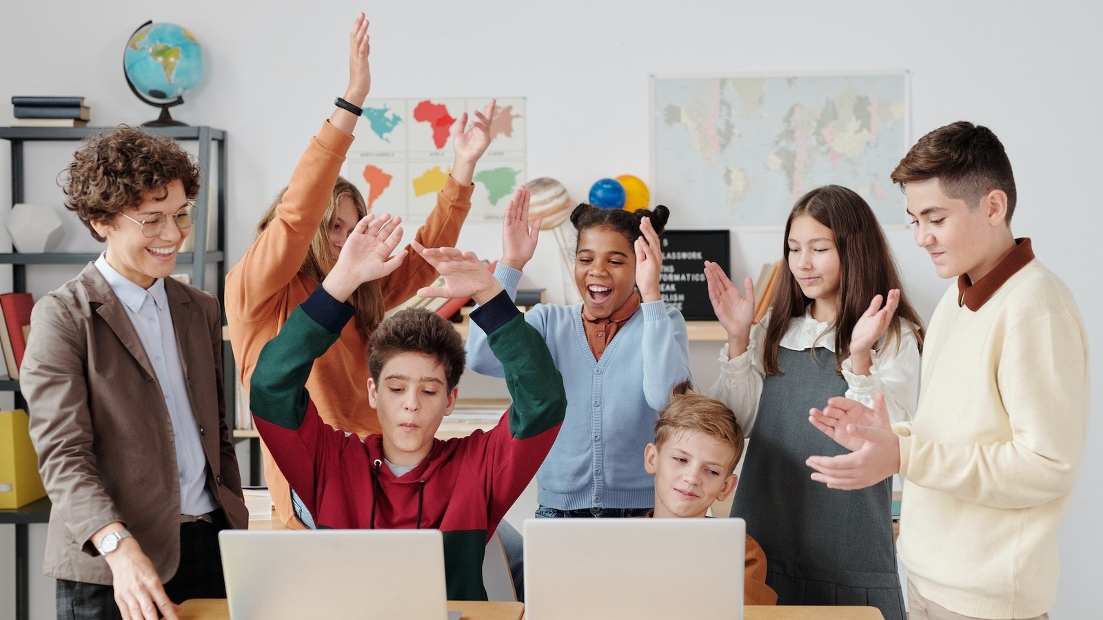 Social annotation enables students to annotate together, transcending physical barriers and sparking insightful discussions. online learning