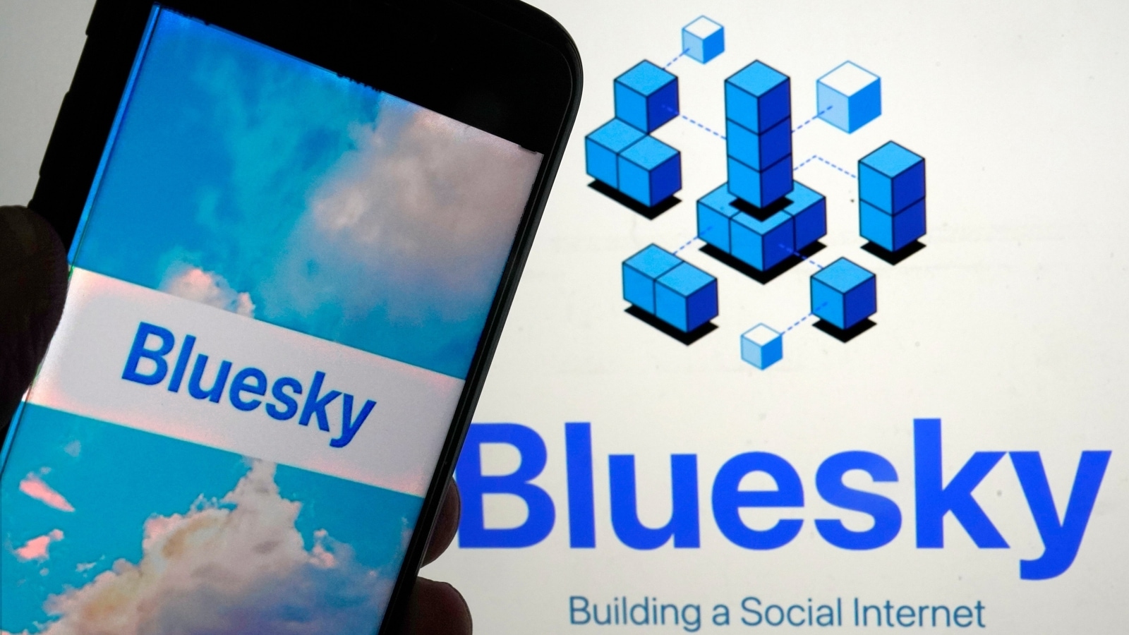 Bluesky crosses 1 mn users milestone even as Threads declines