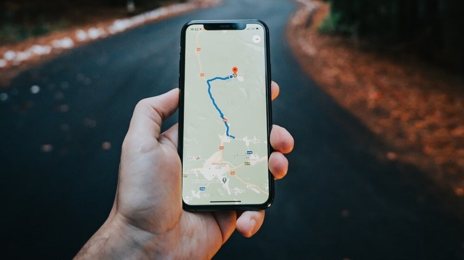 Google regained only 40% of the mobile traffic it lost when Apple replaced Google Maps with its own app on iPhones. Google maps