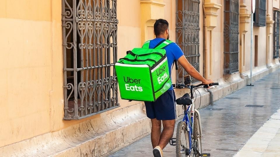 Uber Eats to introduce more payment options and AI assistant.
