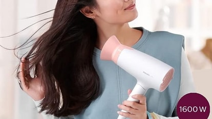 Philips Foldable Hair Dryer BHD308/30: On Amazon, you can get up to 26% initial discount making the price of Philips Foldable Hair Dryer BHD308/30 decrease to Rs. 1549 from Rs. 2095. Powerful 1600W hair dryer creates the optimum level of airflow, for beautiful results every day. It has a Cool air setting that provides a burst of cold air to finish and hold your style.