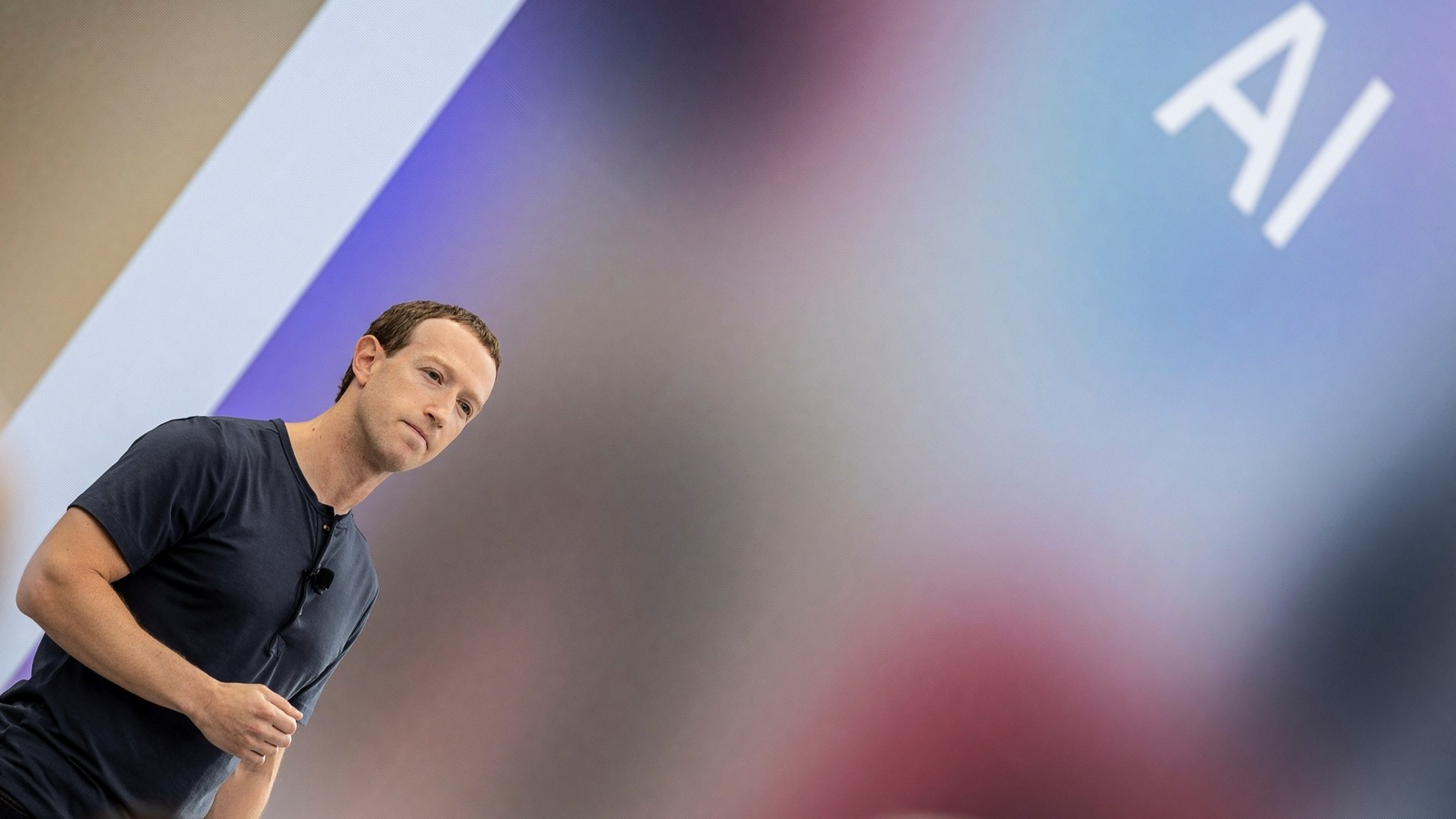 Meta introduces AI features for its apps. REUTERS/Carlos Barria