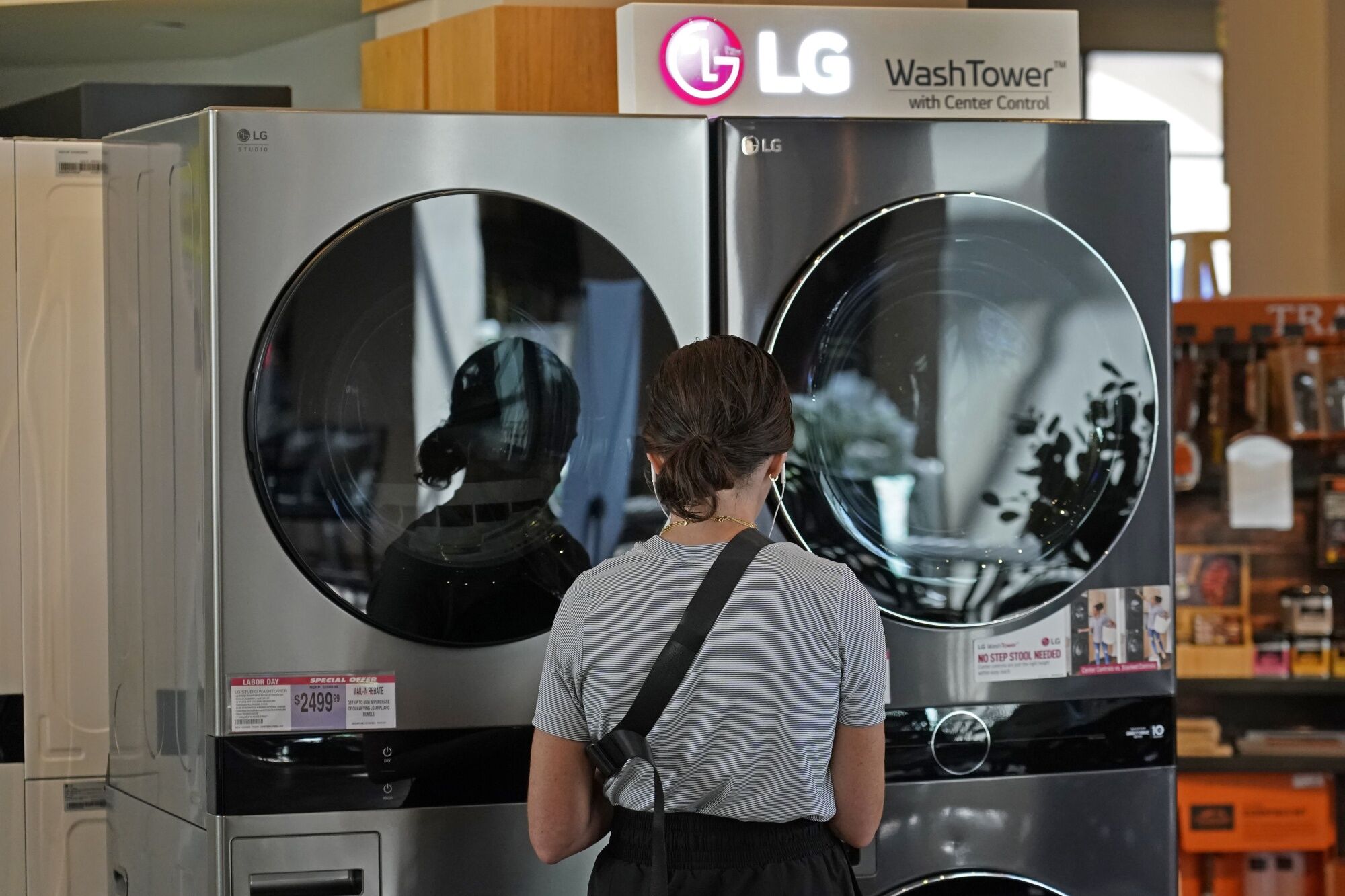 Are you in the market for a new washing machine? Don't wait for Diwali deals when you can snag some incredible offers right now on Amazon. This is your chance to explore enticing discounts on premium washing machine brands like LG, Samsung, IFB, and more. Whether you have a large family or you're a budget-conscious student, we've got you covered. Let's dive into the world of washing machines and elevate your laundry game without breaking the bank. washing machines
