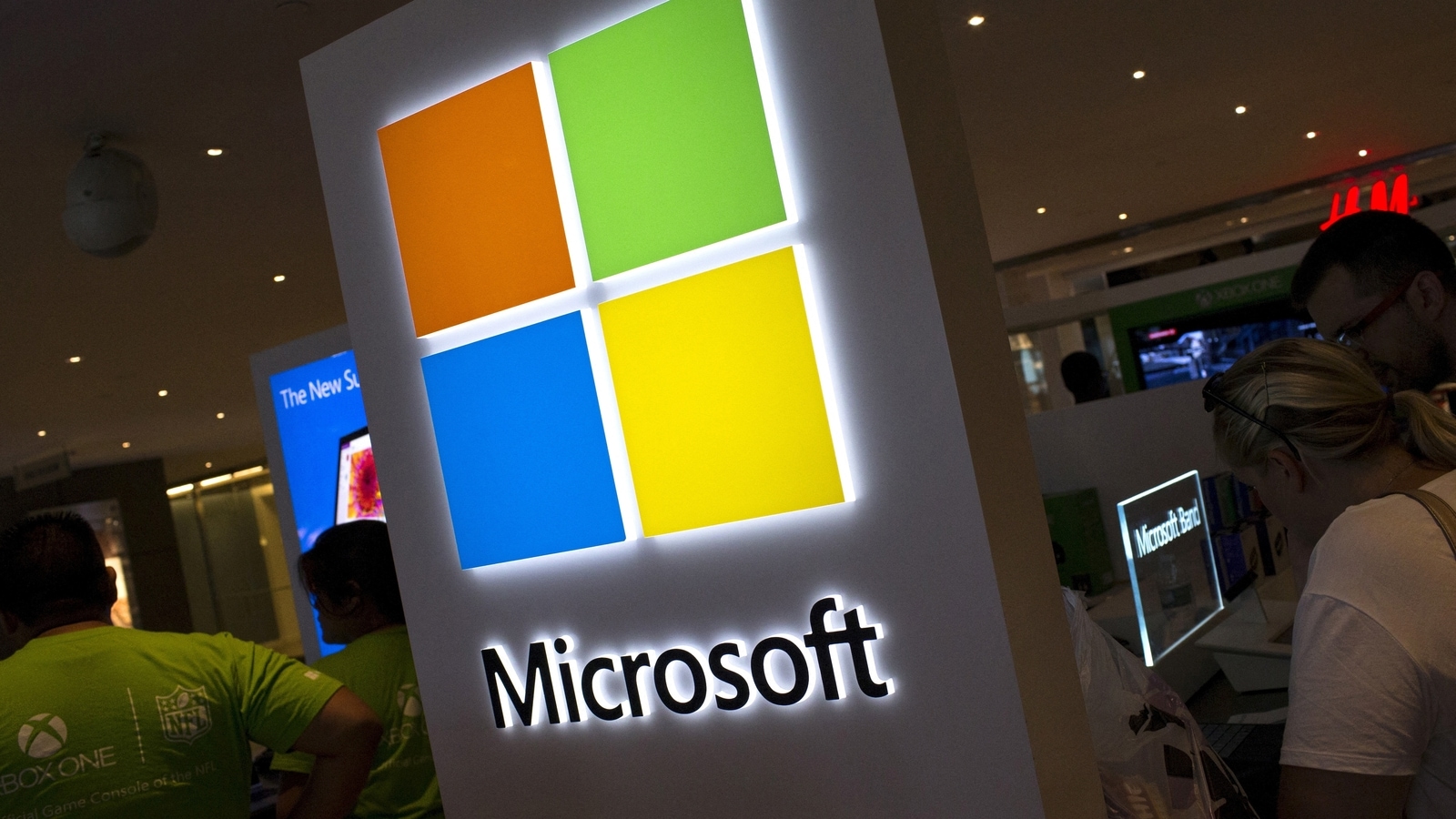 Microsoft Considered Investing Billions in Apple to Compete With Google Search