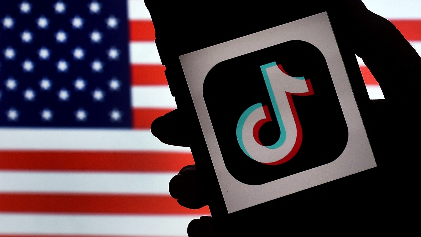 Is Talking About Red Flags On TikTok Actually Helping Us Date Smarter?