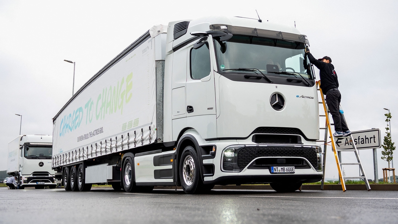 Electric Tesla Semi vs. New Mercedes eActros 600: How Do These EV Trucks  Stack Up?