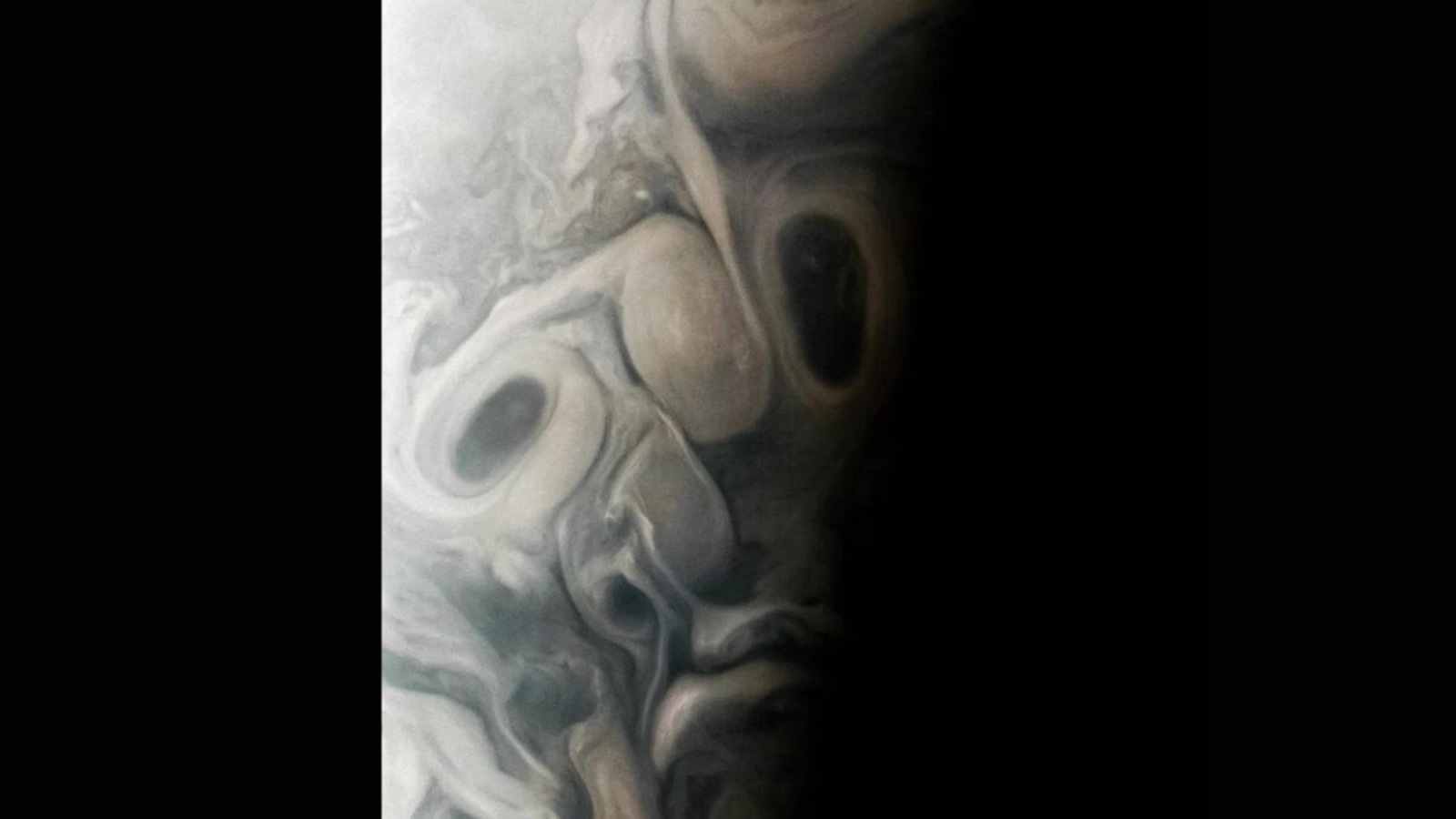 Missão Juno celebra Halloween com foto de rosto assustador em Júpiter, Espaço
