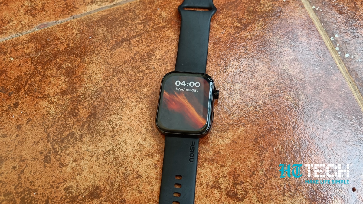 The smartwatch comes with various health tracking features and sports modes. The smartwatch comes with various health tracking features and sports modes.