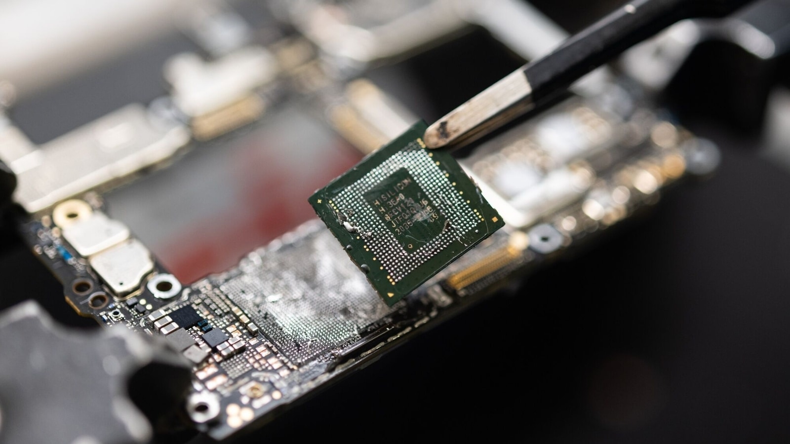 Huawei warns chipmakers of Oversupply due to growing global tension. Huawei