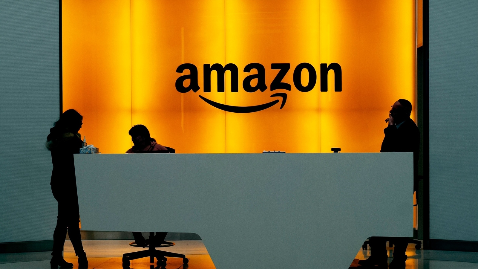 Photo of Amazon to Hire Rival SpaceX to Launch Internet Satellites
