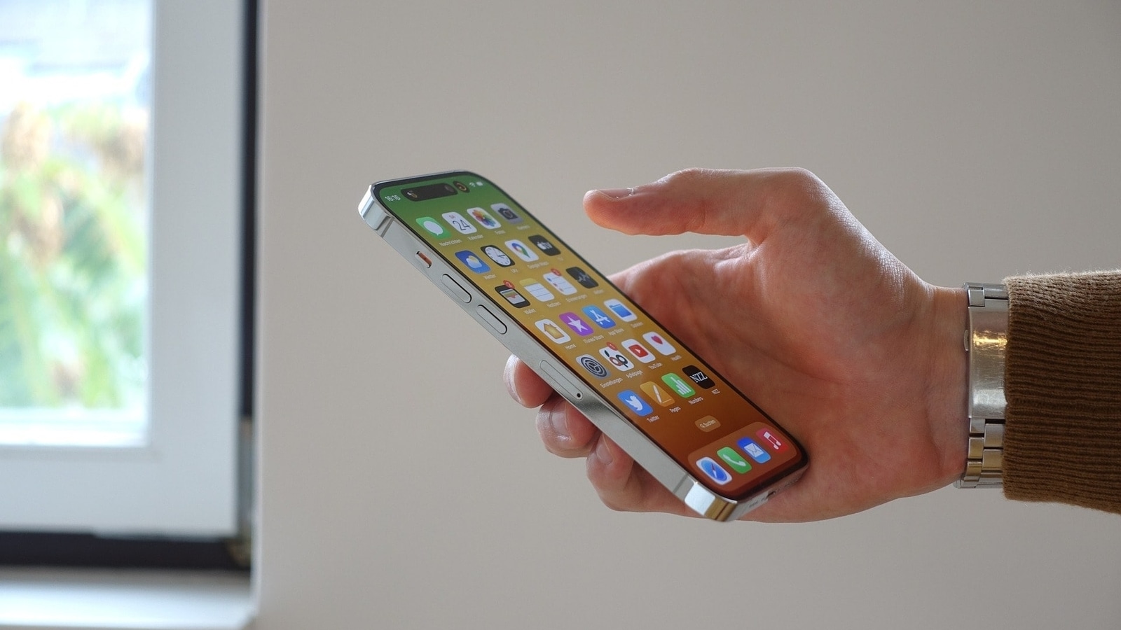 iPhone hack to remove the Frequently Visited on Safari is a great way to protect your browsing history. iPhone