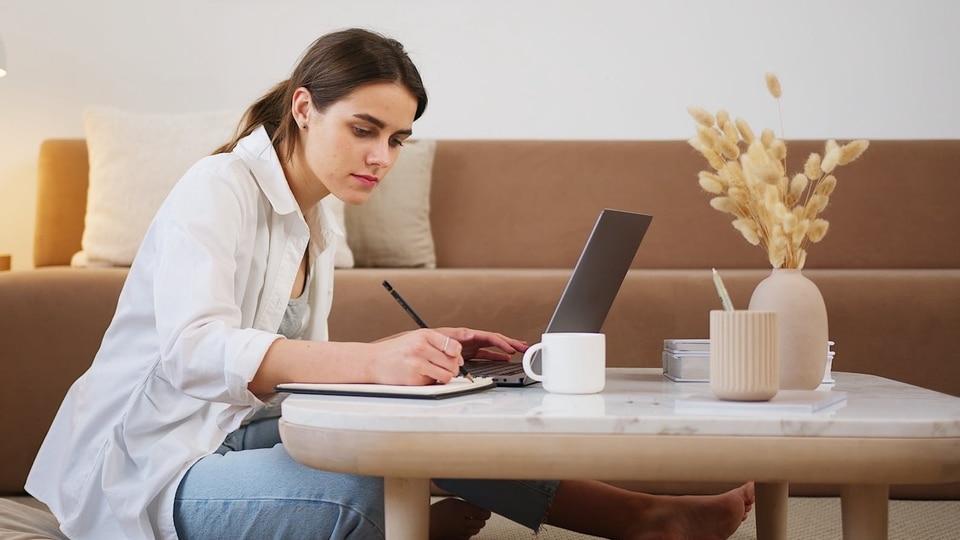 Smart Coffee Table is a Perfect Hi-Tech Companion for TV Binge Watching