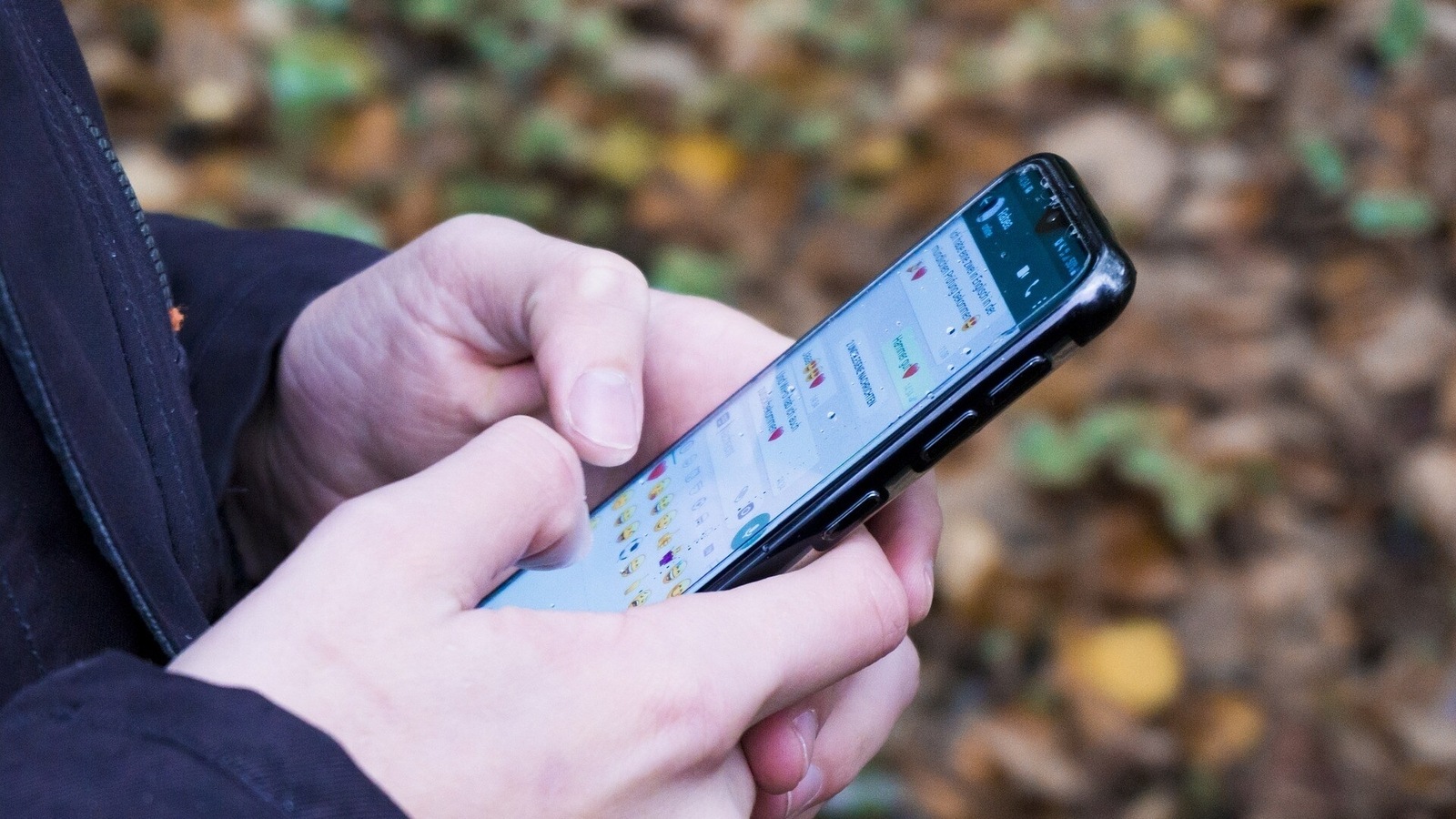 WhatsApp latest update introduces a reply bar for status updates to enhance user engagement. WhatsApp