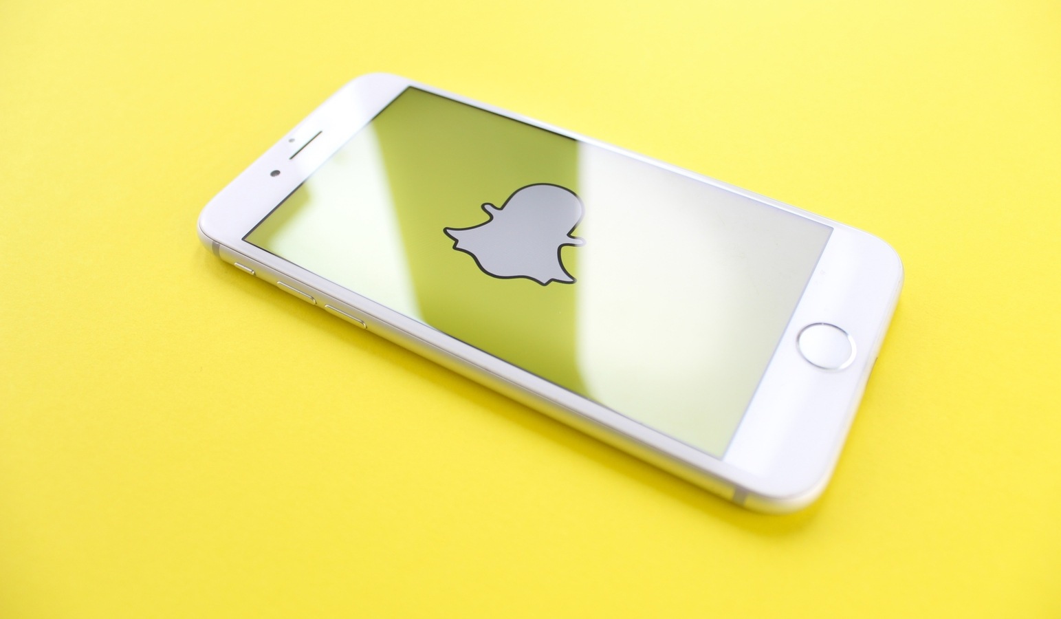Learn how to manage your Snapchat account with our easy-to-follow guide.
Deactivate or delete your Snapchat