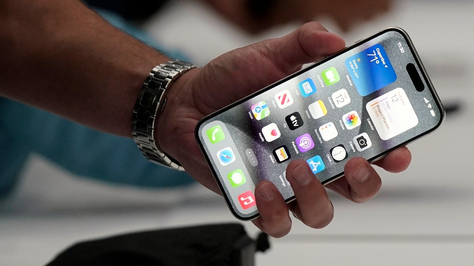 Party new year's eve away and welcome 2024 in style! But don't let your iPhone 15 battery run out of charge. iPhone 15 Pro