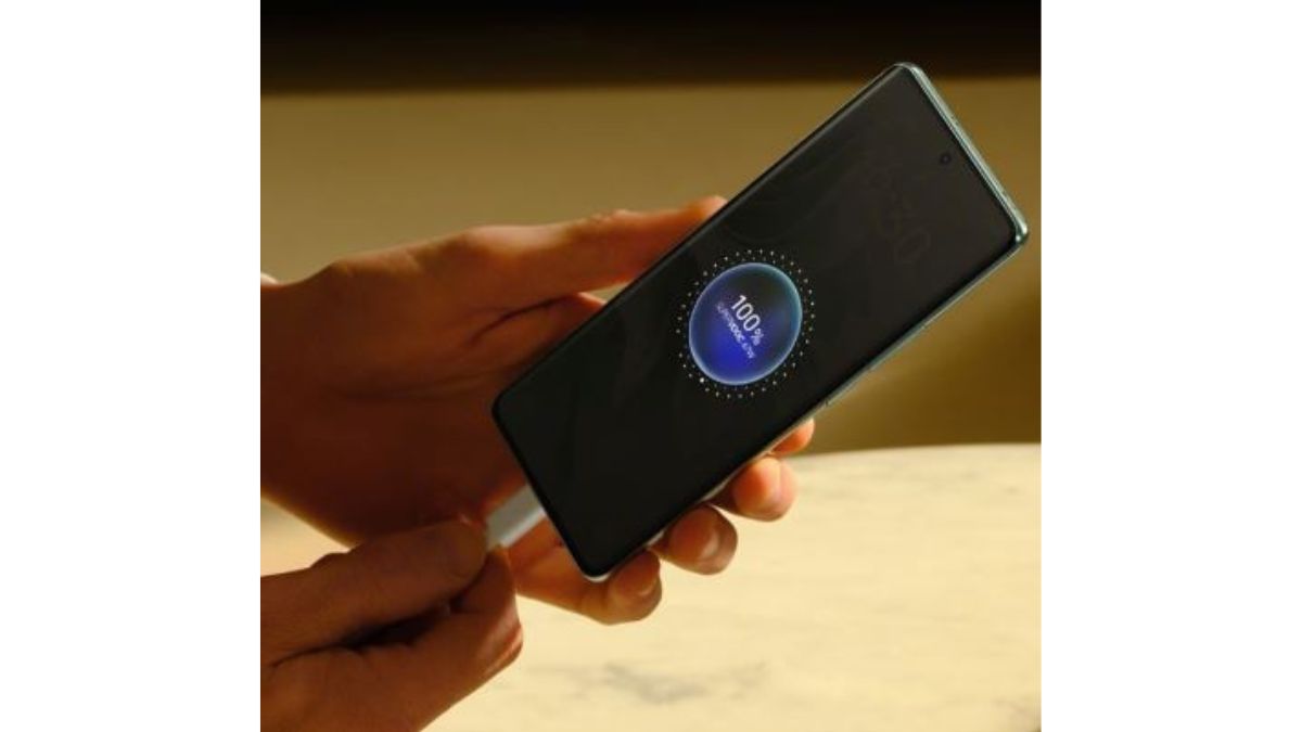 Oppo Reno11 Display and Battery Efficiency: The Reno11 Series boasts a 10-bit color display, supporting 1.07 billion colors for realistic transitions. With HDR brightness up to 950 nits, the display ensures seamless viewing in various lighting conditions. The devices are powered by long-lasting batteries, with the Reno11 Pro featuring an 80W SuperVOOC for a 28-minute full charge, and the Reno11 supporting 67W SuperVOOC for a 45-minute full charge. Oppo Reno11 Display and Battery Efficiency