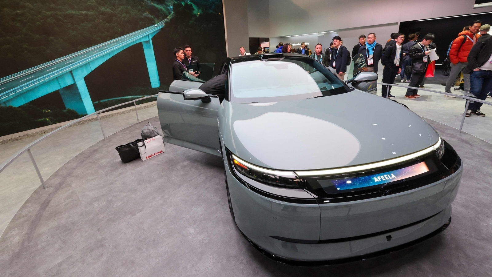 Cadillac, BMW fino a Mercedes, la migliore e più banale tecnologia automobilistica si sta spostando verso i veicoli elettrici