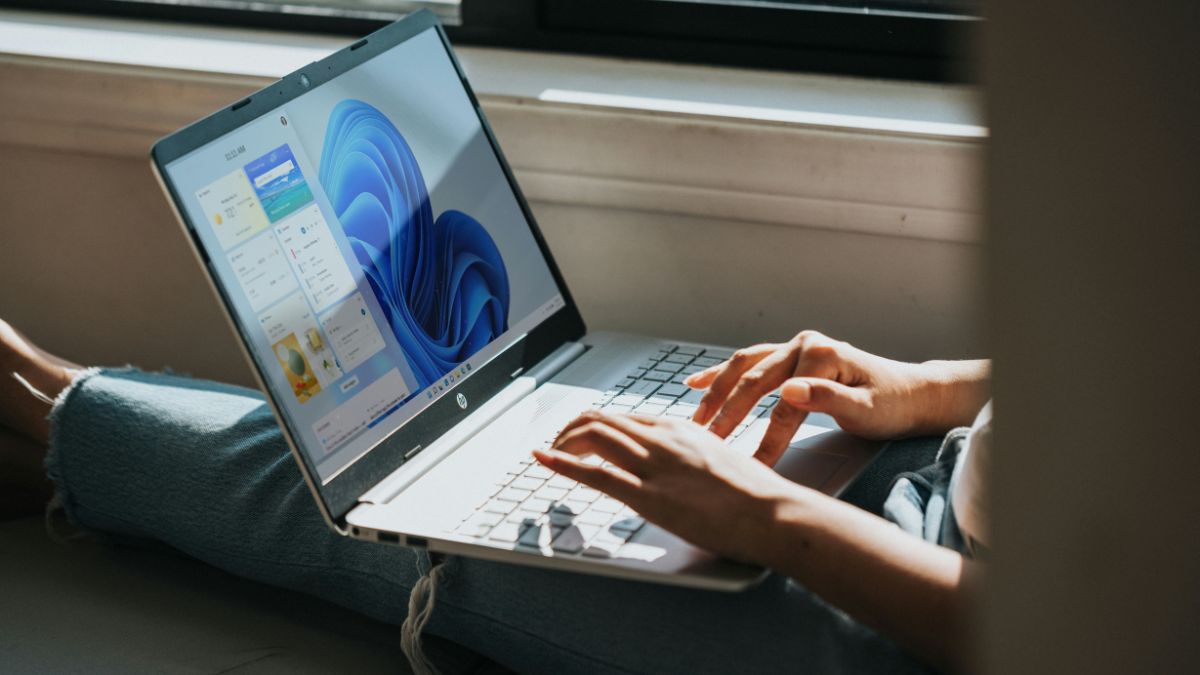1. Device Management: Security Copilot collaborates with Microsoft Intune, simplifying IT administrators' tasks in managing devices. It aids in generating policies, pre-deployment analysis, and offers Microsoft