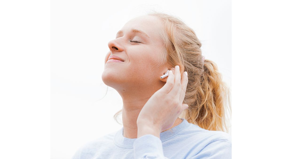 5. Robust Design and Clear Calls: Featuring a compact, ergonomic design, the Airdopes 91 easily fit into your pocket, making them convenient for travel and outdoor activities. With dual microphones and ENX technology, enjoy crystal-clear voice and video calls, even in noisy environments. Robust Design and Clear Calls