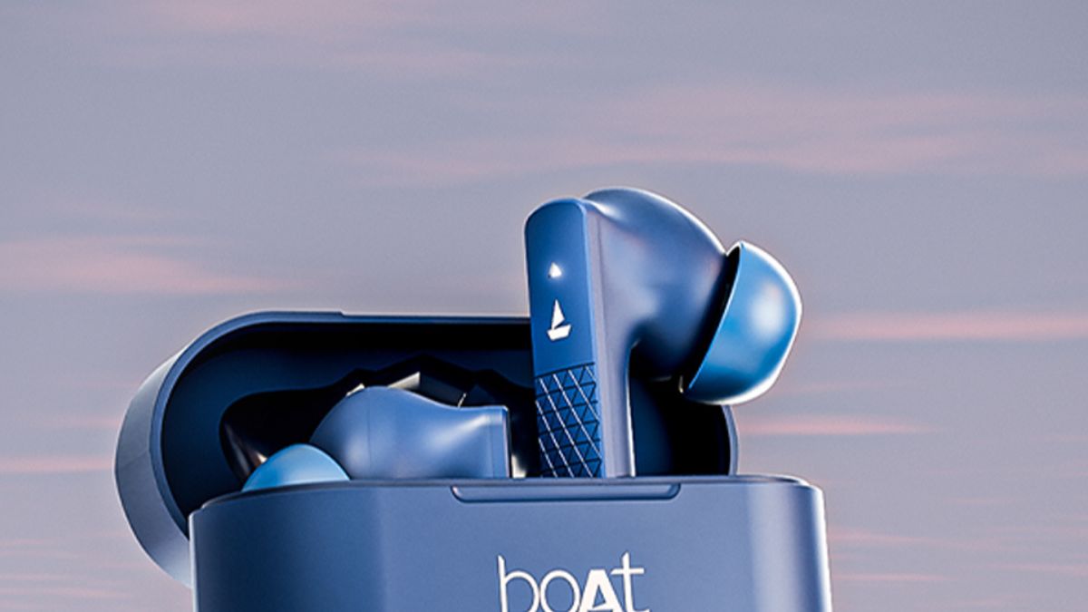 2. Exceptional Audio Performance: Equipped with specialized 10mm drivers, these earbuds deliver superior audio quality. boAt's Signature sound, featuring clear audio and powerful bass, enhances the music, movie, and gaming experience. Exceptional Audio Performance