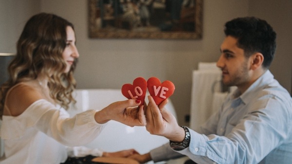 https://www.mobilemasala.com/tech-gadgets/Discover-Tinder-and-Bumbles-unknown-features-to-boost-your-Valentines-Day-dating-experience-i214489