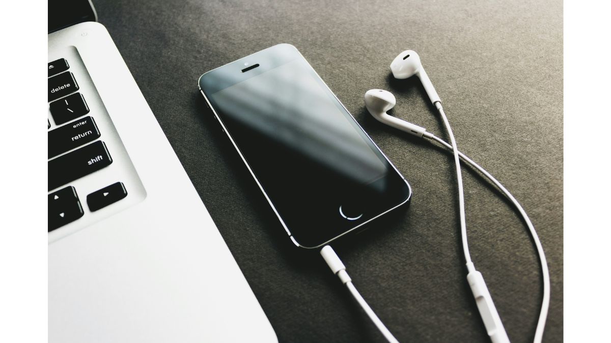 3. Advanced Features: With features like automatic adaptation to environment noise and touch controls, URBAN VIBE offers convenience and functionality. Enjoy uninterrupted music playback with its robust battery life and fast charging capability, keeping you connected throughout the day.(representative image) Advanced Features