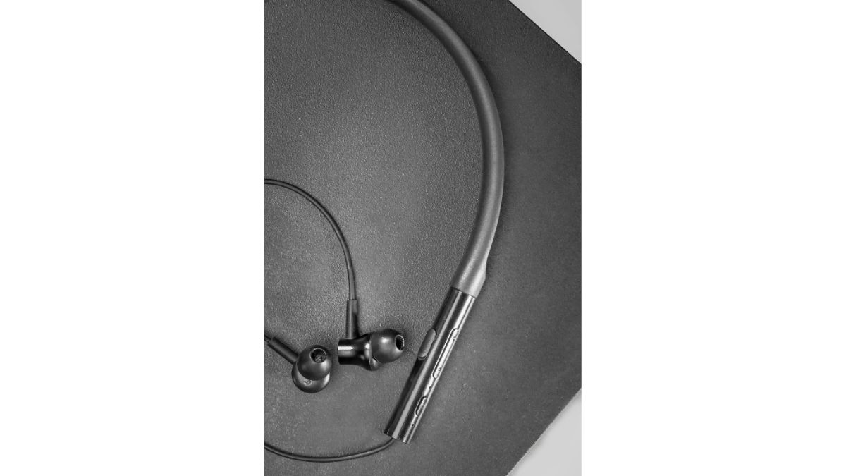 6. Future-Ready Technology: URBAN VIBE represents URBAN's commitment to innovation and consumer satisfaction. Its blend of style, comfort, and functionality sets the standard for modern wireless earphones, catering to the dynamic needs of today's users. Future-Ready Technology