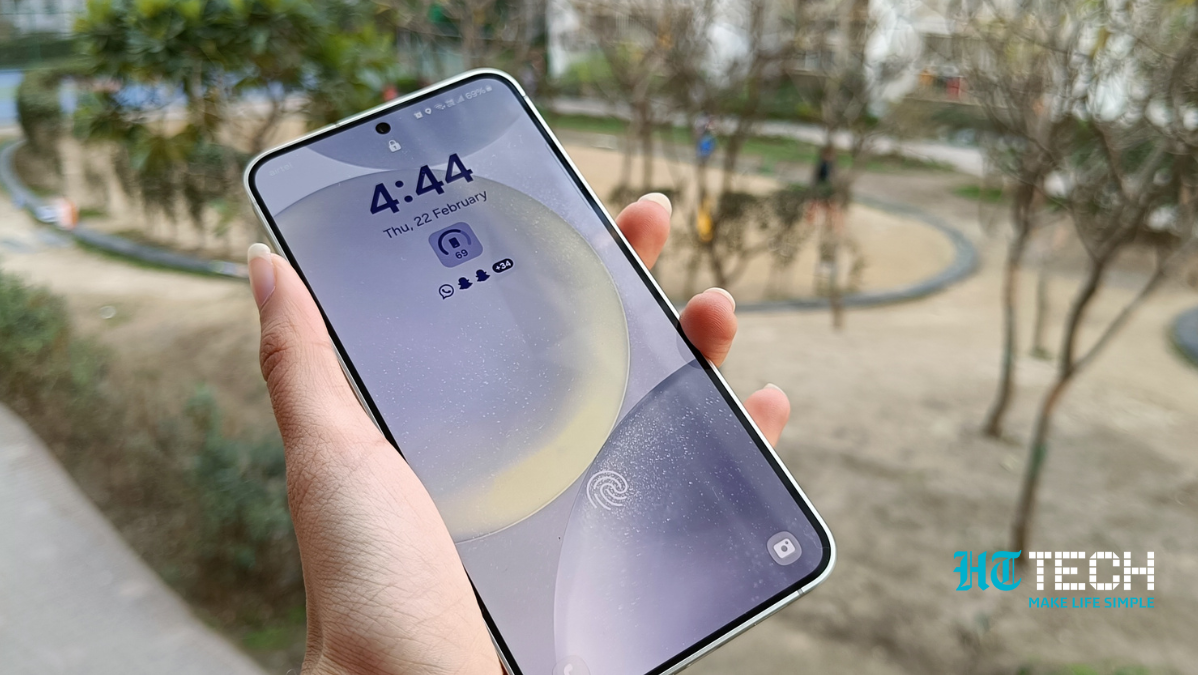 The Galaxy S24 features a 6.2-inch Dynamic LTPO AMOLED display Galaxy S24