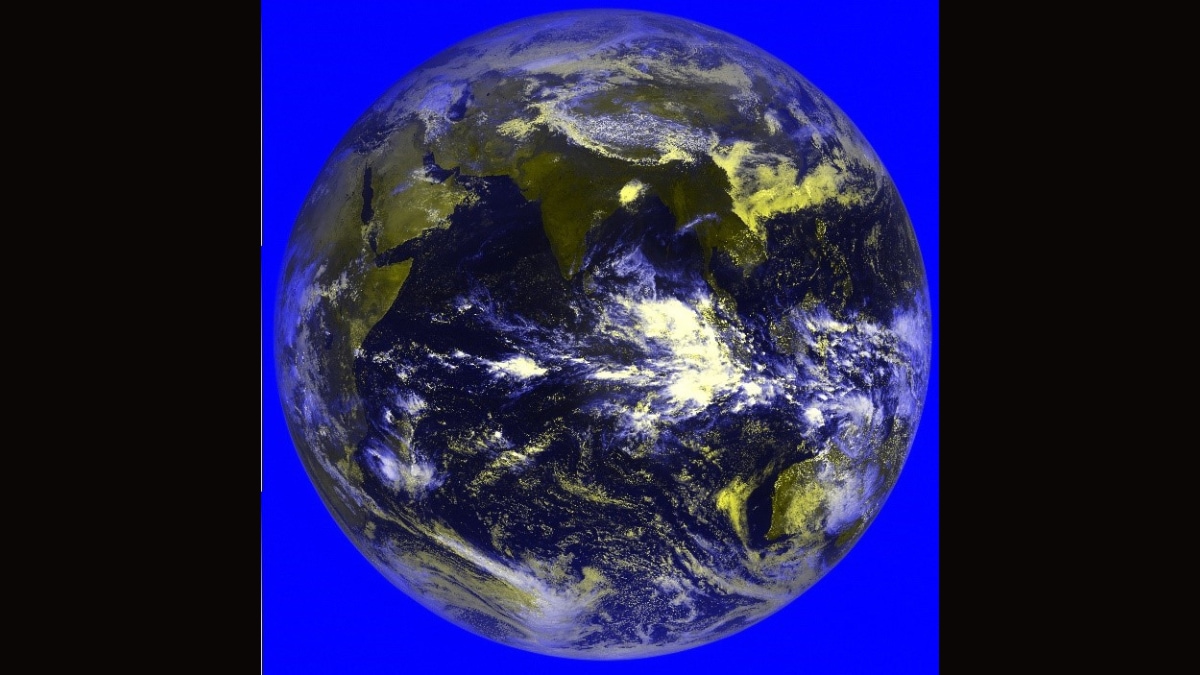 The Earth images were captured with the help of meteorological payloads technology which consists of 6 channel Imager and 19 channel Sounder. ISRO reported that these payloads were created in Space Applications Centre (SAC), Ahmedabad. The images were processed at the Master Control Facility, Hasan. ISRO