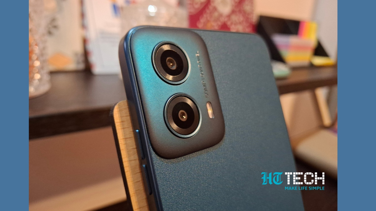 The smartphone comes with a 50 MP primary camera and a 16MP front camera. Moto G34