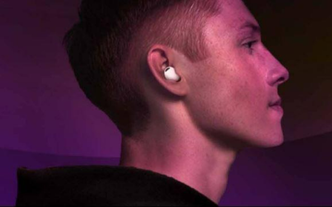 Samsung has introduced the power of Artificial Intelligence (AI) with the Galaxy Buds2 Pro to get you a translator right in your ear. Samsung has introduced the power of Artificial Intelligence (AI) with the Galaxy Buds2 Pro to get you a translator right in your ear.