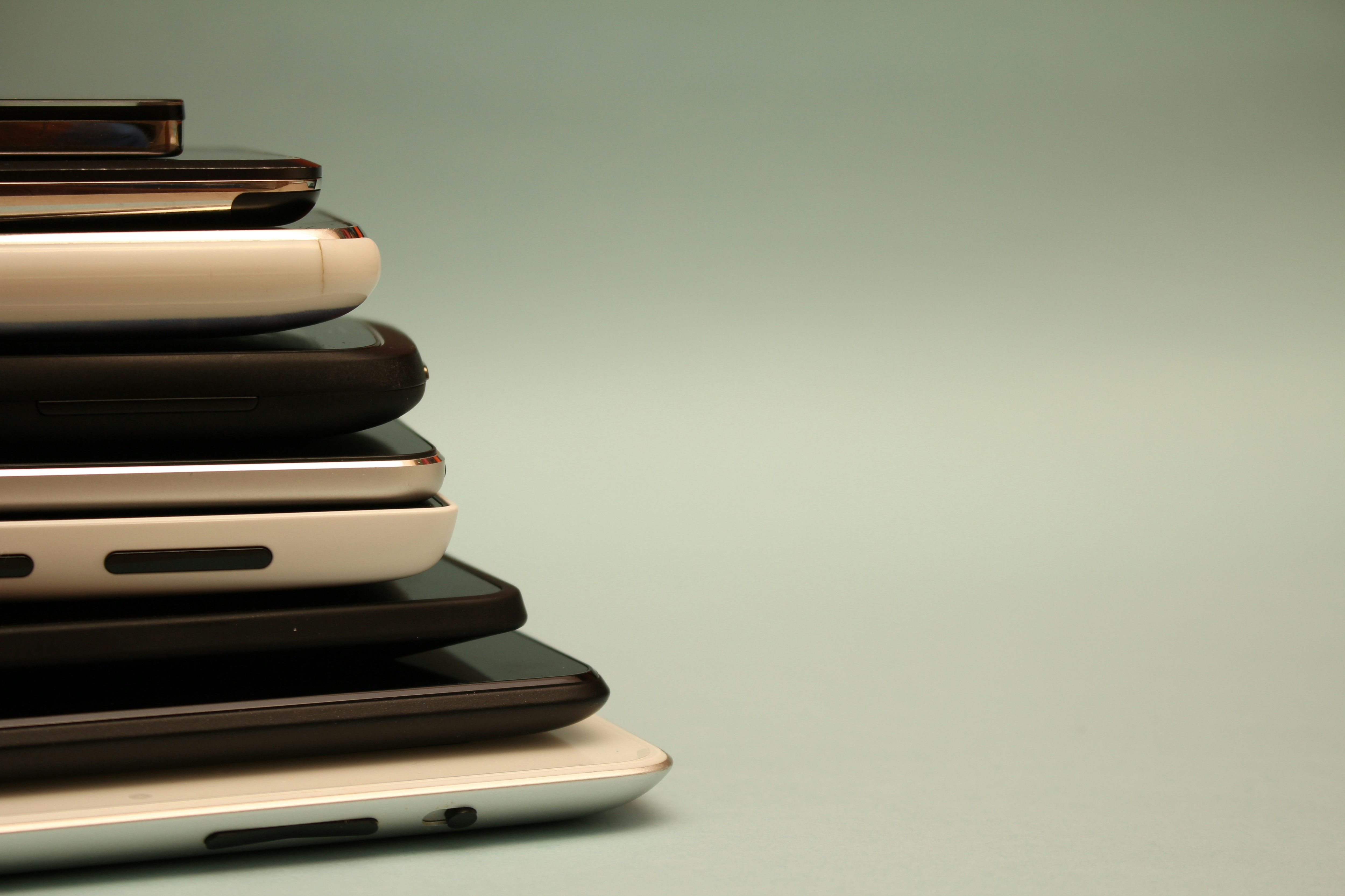 In April 2024, the Indian smartphone market is abuzz with anticipation as several major brands prepare to launch their latest devices. Notable releases include the OnePlus Nord CE 4, Motorola Edge 50 Pro, Samsung Galaxy M55, and Realme GT 5 Pro, offering consumers a diverse range of options catering to various budgets and preferences. Notable releases