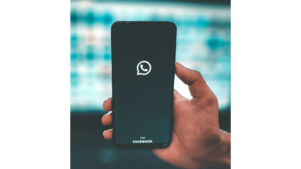 Initiate Audio and Video Calls: WhatsApp allows free one-on-one or group calls of up to 32 participants. Users can effortlessly toggle between audio and video calls, with the latter defaulting to the camera being on but providing the option to switch cameras. Initiate Audio and Video Calls