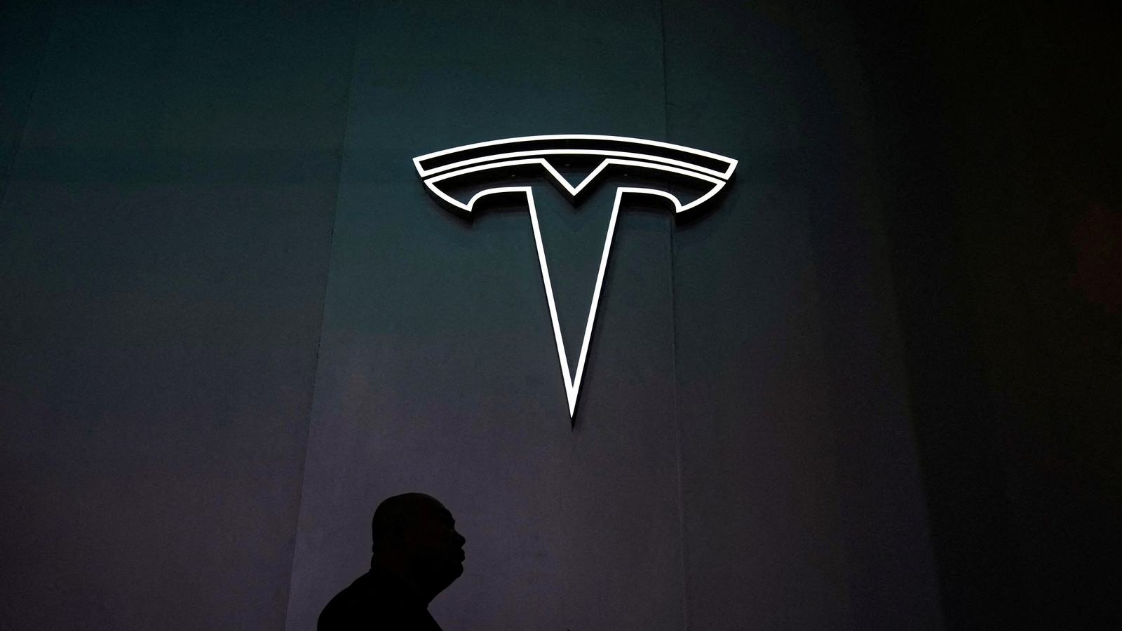 Elon Musk is asking Apple to help in Tesla crash lawsuit- Specifics