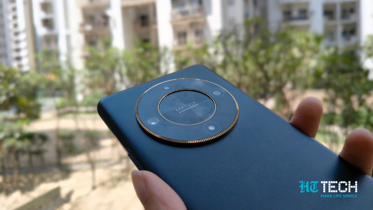 The HonorX9b is backed by a 5800mAh battery. HonorX9b