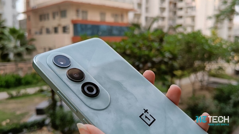 The OnePlus Nord CE 4 features a dual-camera setup which includes a 50MP main camera with a Sony LYT-600 sensor and an 8MP ultra-wide camera
