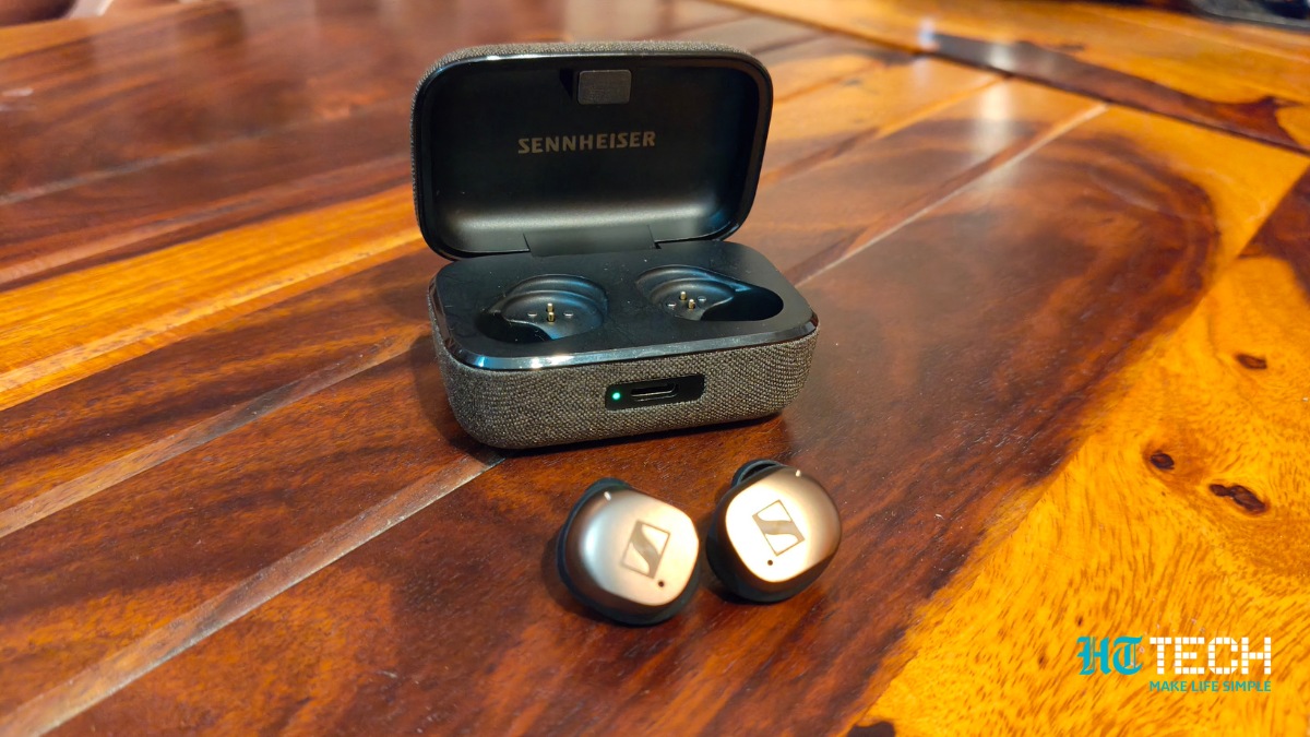 The Sennheiser Momentum True Wireless 4 comes with a premium fabric layer case. Sennheiser Momentum True Wireless 4