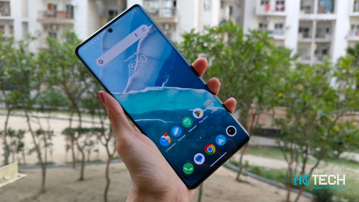The Vivo V30e 5G features a slim 6.78-inch 3D curved AMOLED display. Vivo V30e 5G
