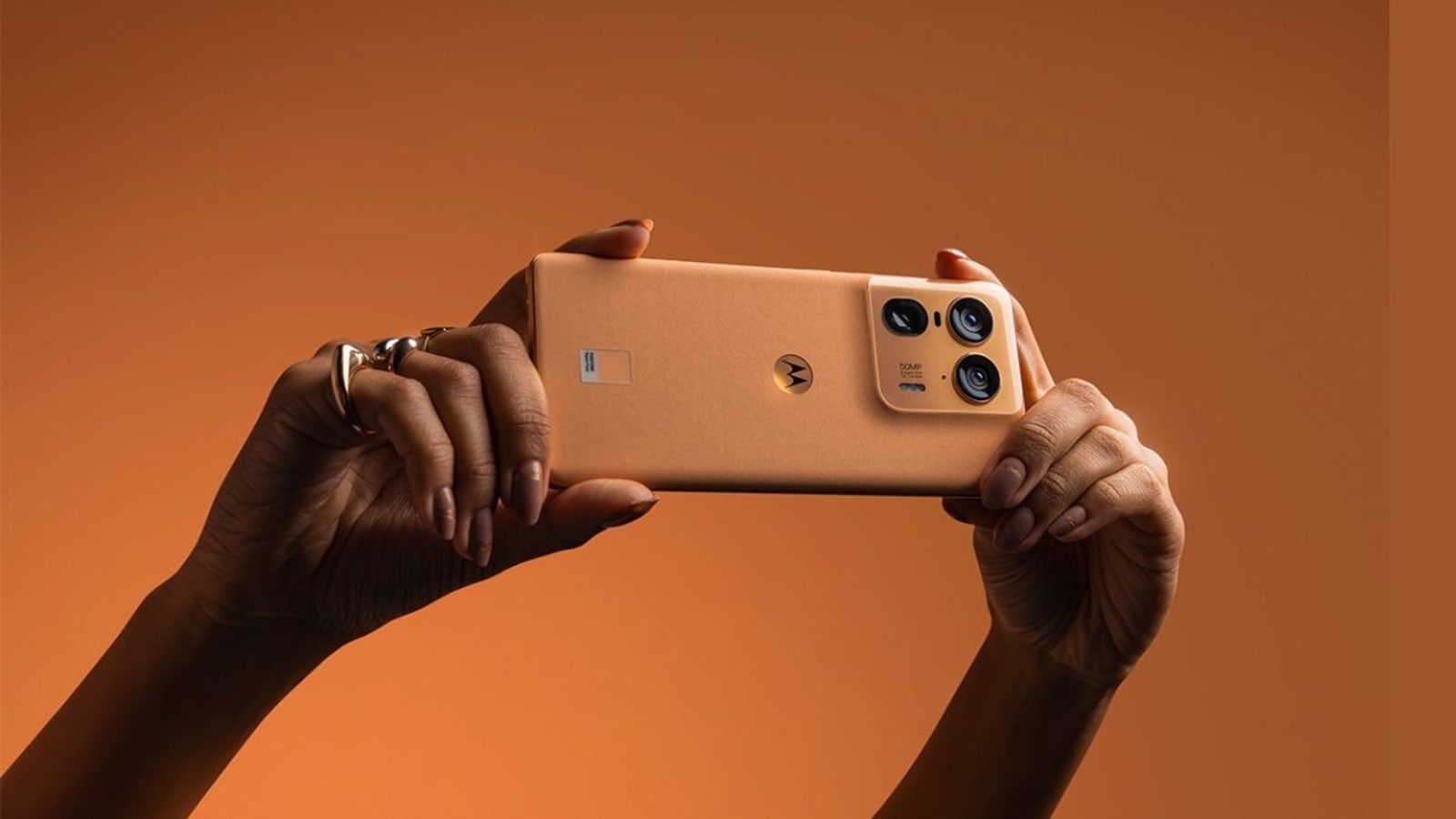 Motorola X50 Ultra unveiled in China, boasting Snapdragon 8s Gen 3 processor, a 144Hz display, and more. Motorola X50 Ultra launched in China, featuring Snapdragon 8s Gen 3, a 144Hz display, and 125W fast charging and more. Check its price, features and more.