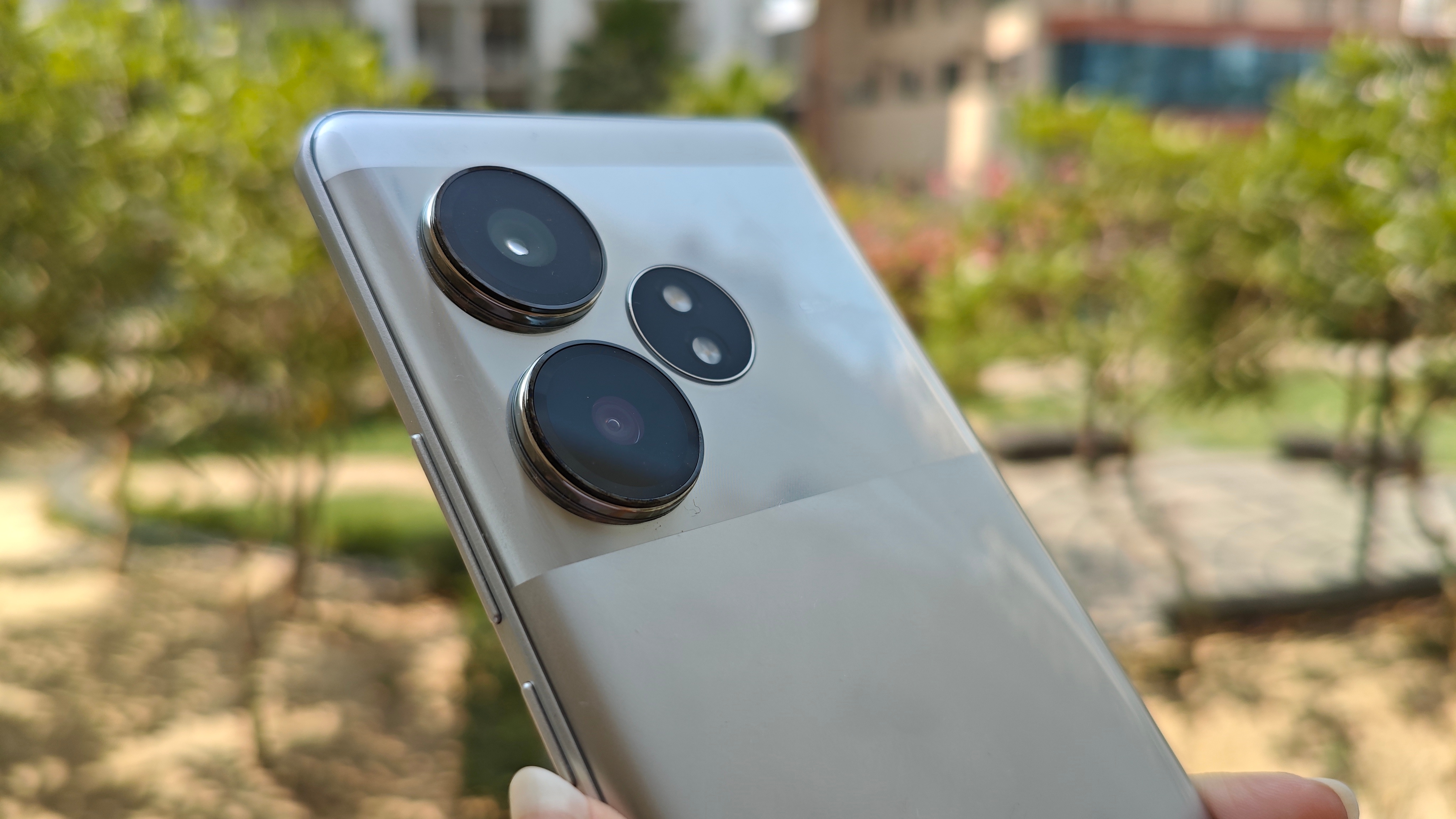 The Realme GT 6T features a 50MP OIS SONY LYT-600 main camera. Realme GT 6T