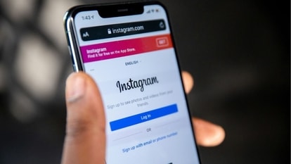  Instagram might soon let users try new features early, including AI chat themes