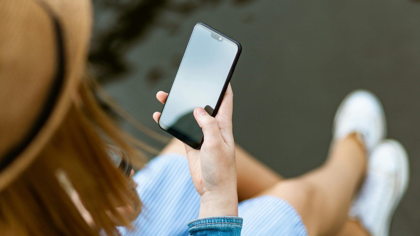 Check out the 5 smartphone cooling tips for summer. 5 mistakes you must stop doing to prevent smartphone overheating during summers