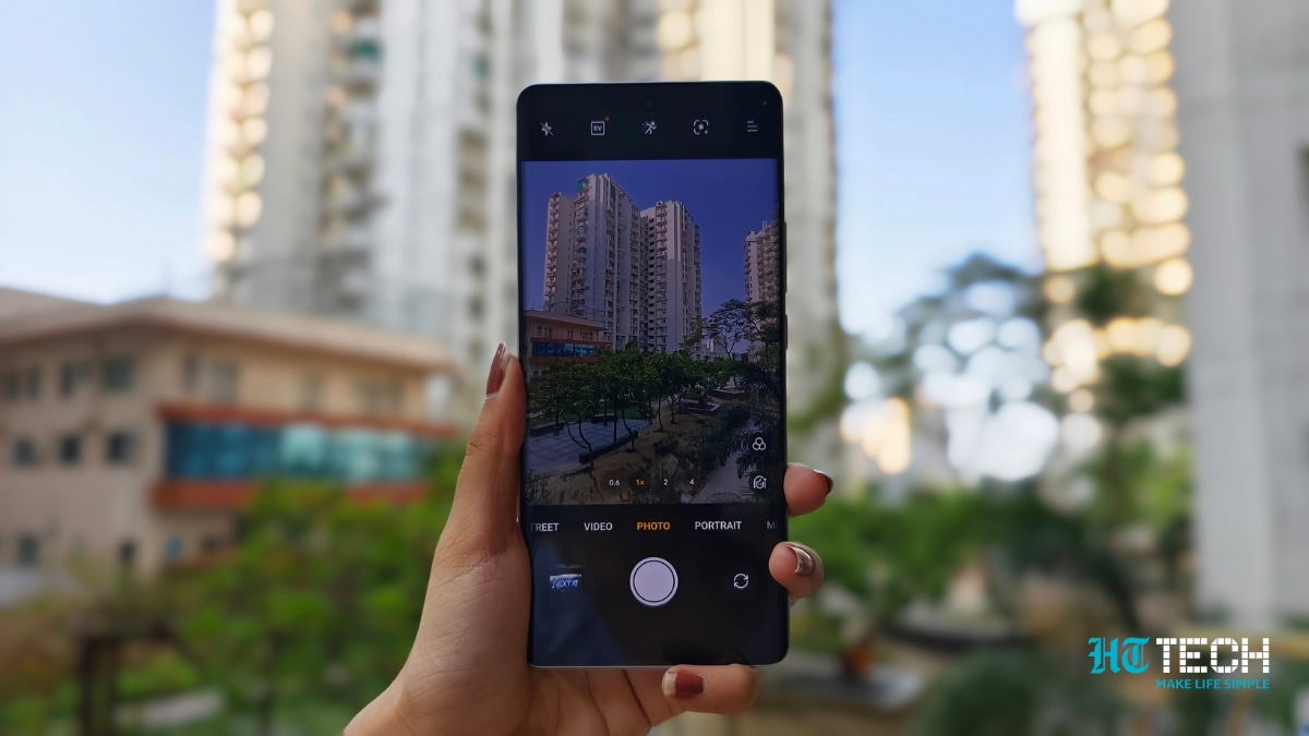 Th Realme GT 6 comes with 50MP periscope telephoto lens which offers 2x optical zoom. Realme GT 6 review